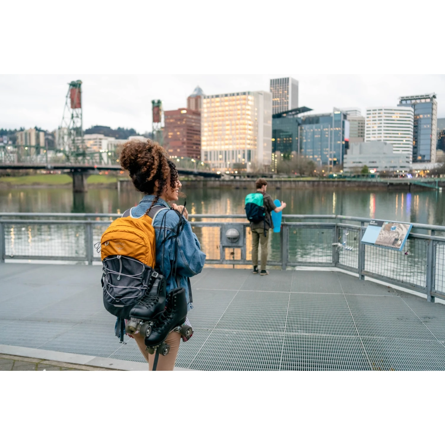 Osprey Quasar 26 Backpack - Reverie Green/Cetacean Blue 9 Osprey Quasar 26 Backpack - Reverie Green/Cetacean Blue - Image 7