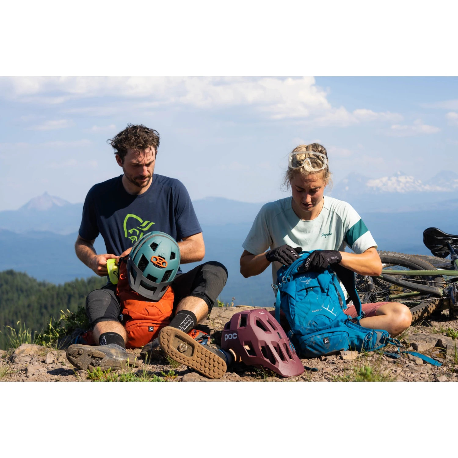 Osprey Raven 14 Women's Backpack + Hydration Bladder - Space Travel Grey 8 Osprey Raven 14 Women's Backpack + Hydration Bladder - Space Travel Grey - Image 6