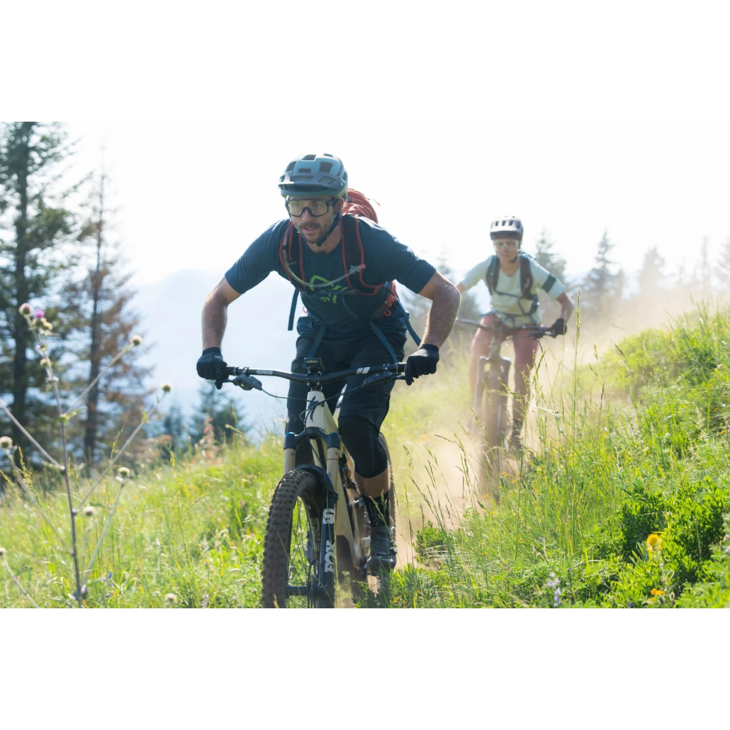 Osprey Raven 14 Women's Backpack + Hydration Bladder - Space Travel Grey 9 Osprey Raven 14 Women's Backpack + Hydration Bladder - Space Travel Grey - Image 7