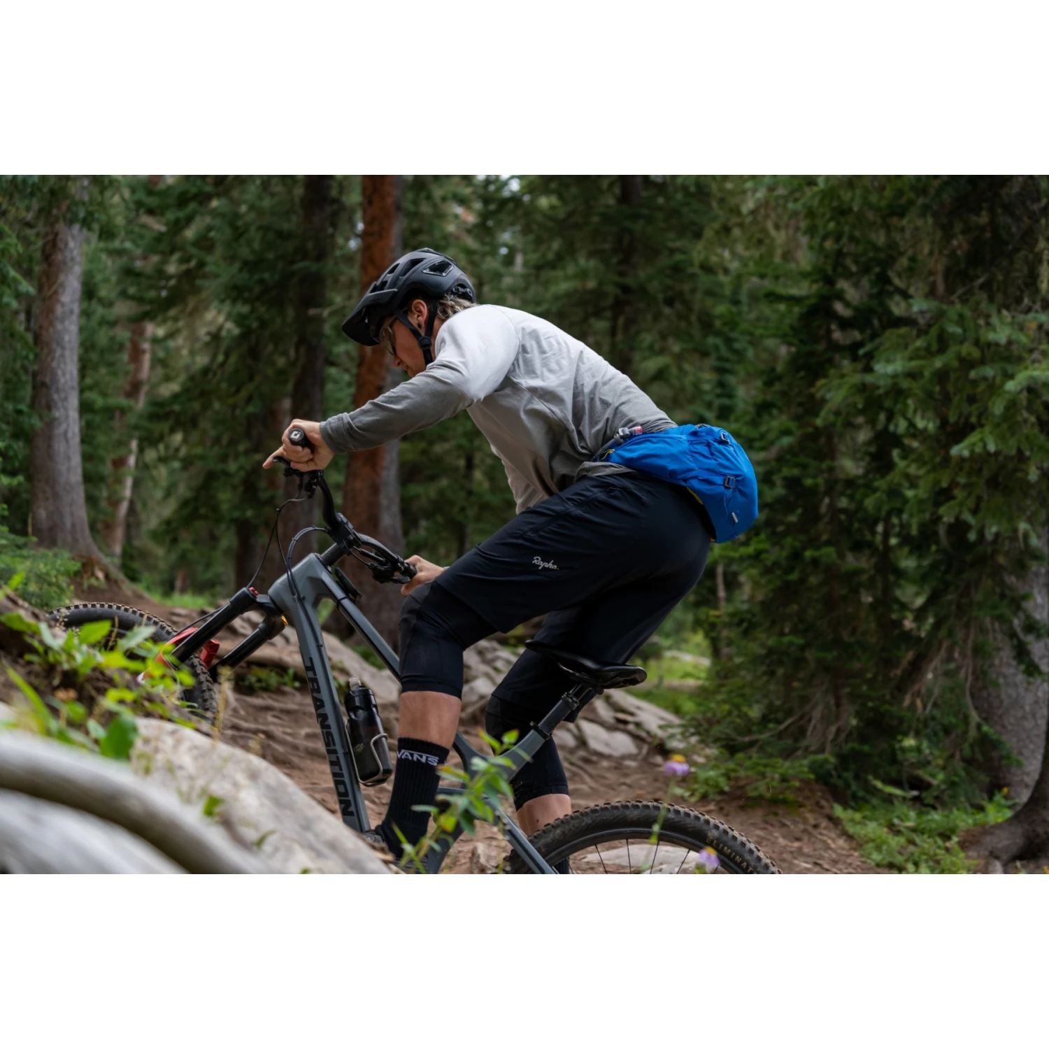 Osprey Seral 4 Waist Pack + Hydration Bladder - Black 17 Osprey Seral 4 Waist Pack + Hydration Bladder - Black - Image 15